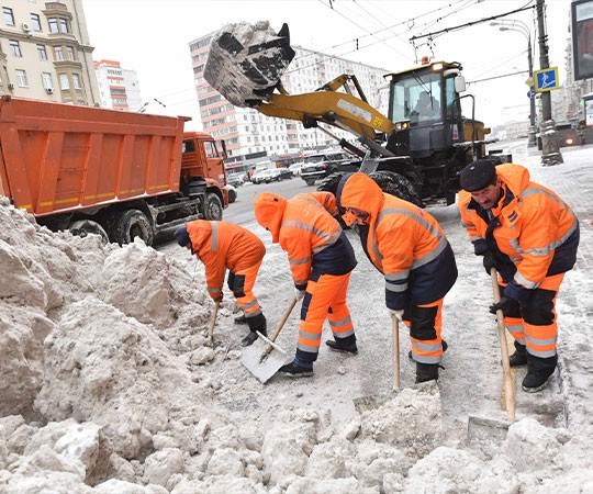 Уборка снега в Салехарде и  Ямало-Ненецком автономном округе